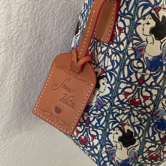 Disney Snow White Dooney and Bourke crossbody - Picture 2 of 9